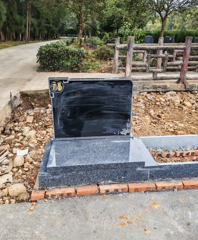 为回馈新老客户，特推出三款活动价墓型，售完即止